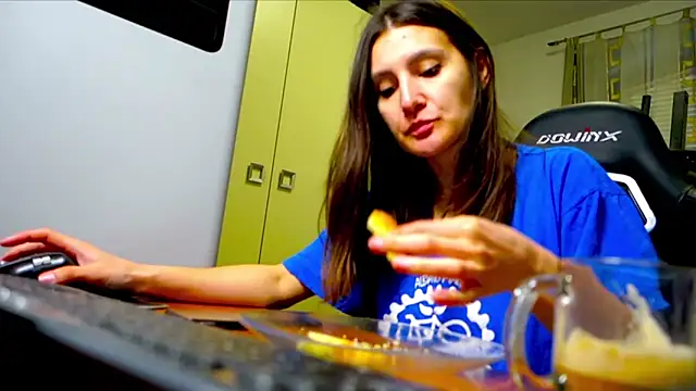 Snapshot of GodlyTheia chatting on March 21, 12:10 pm GodlyTheia online show from March 21, 12:10 pm