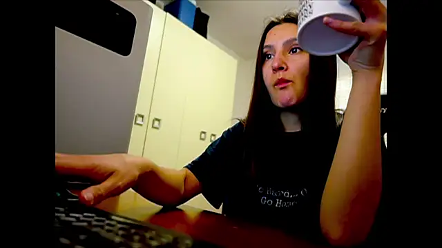 Snapshot of GodlyTheia chatting on April 10, 3:39 pm GodlyTheia online show from April 10, 3:39 pm