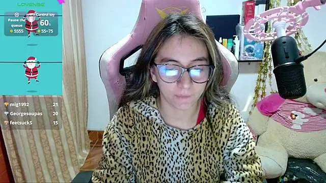 Maggie Fox3 online show from December 31, 3:12 am