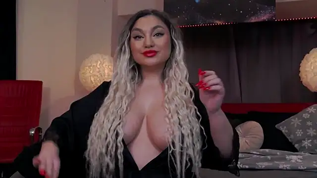 Larissa K online show from January 31, 8:33 pm