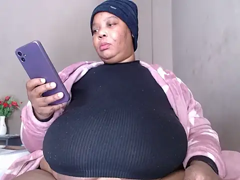 Snapshot of Lovelyboobs01 chatting on May 9, 11:37 am Lovelyboobs01 online show from May 9, 11:37 am