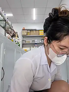HinaLovely online show from May 14, 3:35 am