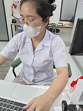 HinaLovely online show from June 12, 3:27 am