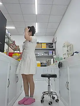 HinaLovely online show from June 26, 3:22 am