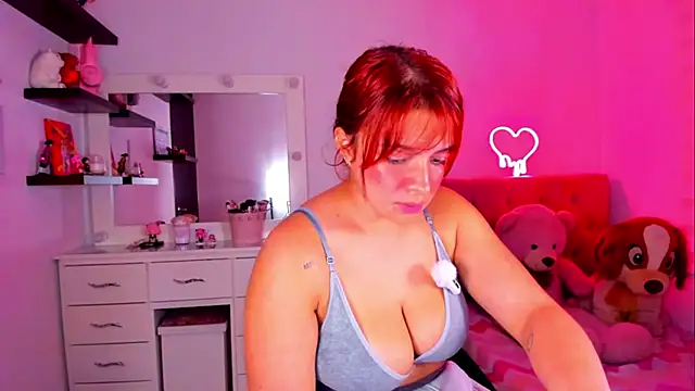 Snapshot of Vannessa__Shy chatting on June 13, 1:25 am Vannessa Shy online show from June 13, 1:25 am