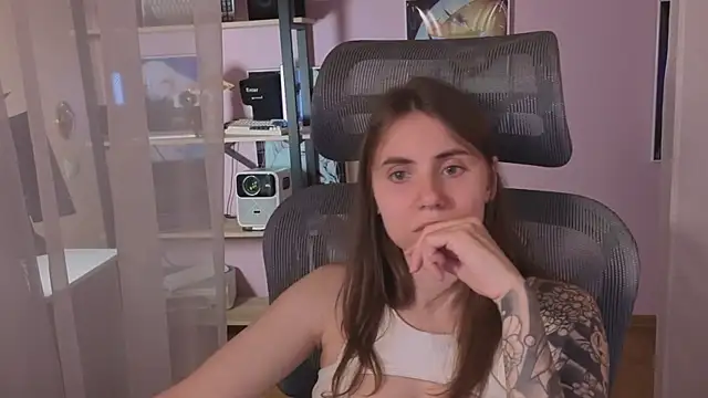 Snapshot of _AnnaStark_ chatting on July 2, 8:26 pm AnnaStark online show from July 2, 8:26 pm