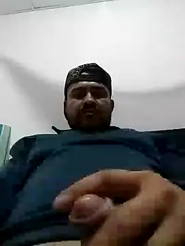 Snapshot of Loolukas chatting on December 5, 3:26 am Loolukas online show from December 5, 3:26 am