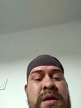 Snapshot of Loolukas chatting on May 29, 5:44 pm Loolukas online show from May 29, 5:44 pm