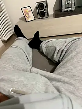 Snapshot of alex21017 chatting on December 1, 8:53 pm alex21017 online show from December 1, 8:53 pm