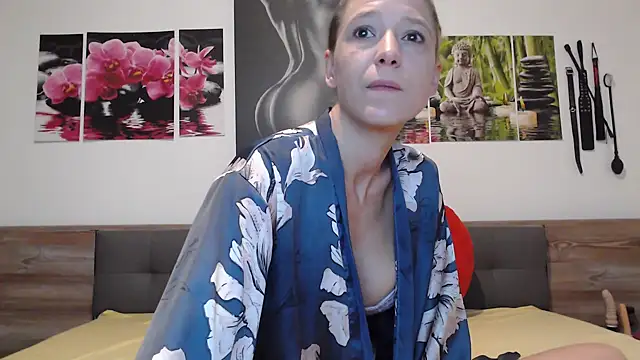 Snapshot of Naschkatze01 chatting on October 20, 6:14 am Naschkatze01 online show from October 20, 6:14 am