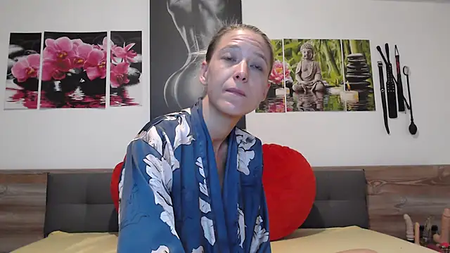 Snapshot of Naschkatze01 chatting on October 22, 9:53 am Naschkatze01 online show from October 22, 9:53 am