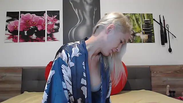 Snapshot of Naschkatze01 chatting on November 16, 7:03 am Naschkatze01 online show from November 16, 7:03 am