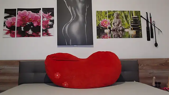 Snapshot of Naschkatze01 chatting on November 21, 8:02 am Naschkatze01 online show from November 21, 8:02 am