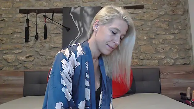 Snapshot of Naschkatze01 chatting on December 3, 7:56 pm Naschkatze01 online show from December 3, 7:56 pm