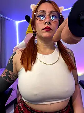 Luna Paris  online show from December 1, 6:24 pm