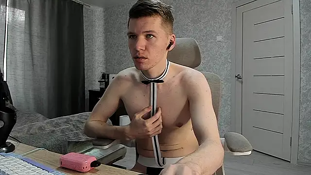 Snapshot of Bananas_dick chatting on March 8, 7:01 am Bananas dick online show from March 8, 7:01 am