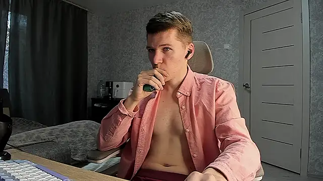 Snapshot of Bananas_dick chatting on March 21, 5:01 am Bananas dick online show from March 21, 5:01 am