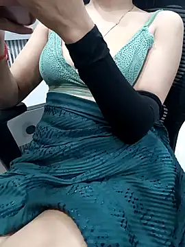 Snapshot of Beautiful_xxo chatting on February 3, 6:07 pm Beautiful xxo online show from February 3, 6:07 pm