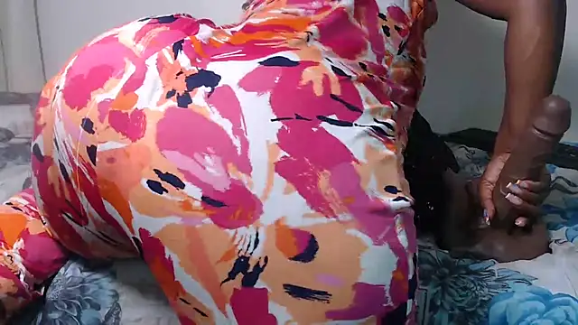 Snapshot of SweetAppleCandyxx chatting on May 21, 8:27 pm SweetAppleCandyxx online show from May 21, 8:27 pm