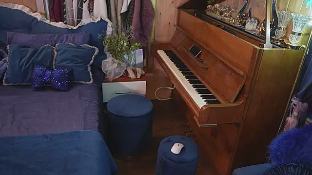 VanessaDoyle online show from November 4, 4:28 pm