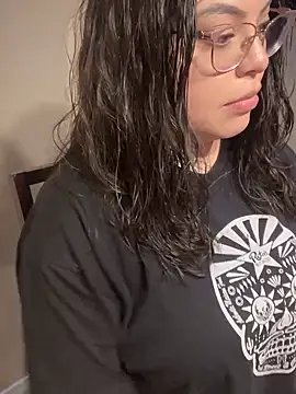 Snapshot of drizzypeach602 chatting on January 19, 3:18 am drizzypeach602 online show from January 19, 3:18 am