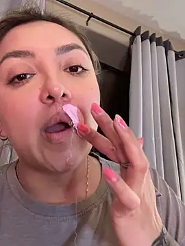 Snapshot of drizzypeach602 chatting on February 12, 8:49 am drizzypeach602 online show from February 12, 8:49 am