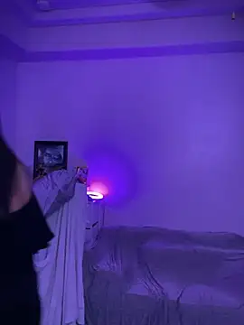 Snapshot of drizzypeach602 chatting on February 17, 6:53 am drizzypeach602 online show from February 17, 6:53 am