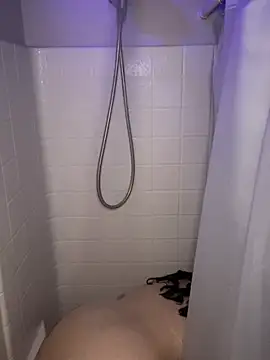 Snapshot of drizzypeach602 chatting on February 27, 4:20 am drizzypeach602 online show from February 27, 4:20 am