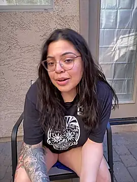 Snapshot of drizzypeach602 chatting on March 3, 12:15 am drizzypeach602 online show from March 3, 12:15 am