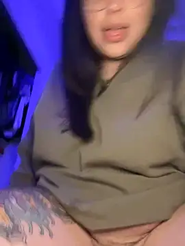 Snapshot of drizzypeach602 chatting on March 7, 8:34 am drizzypeach602 online show from March 7, 8:34 am