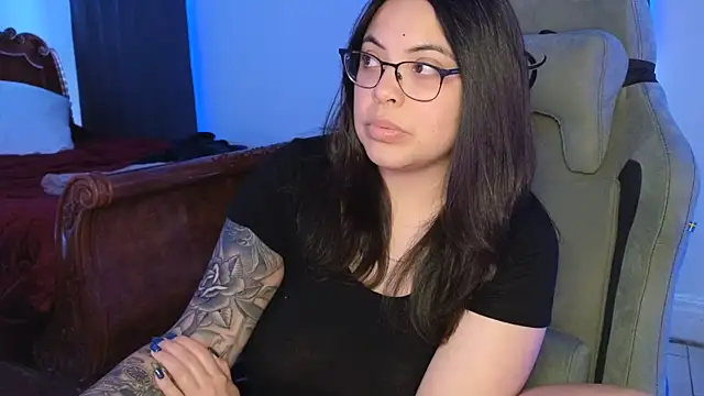 Snapshot of drizzypeach602 chatting on December 15, 3:00 am drizzypeach602 online show from December 15, 3:00 am