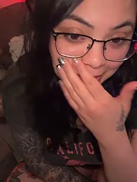 Snapshot of drizzypeach602 chatting on June 8, 4:24 am drizzypeach602 online show from June 8, 4:24 am