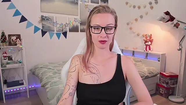 MissRightX online show from December 9, 6:35 pm