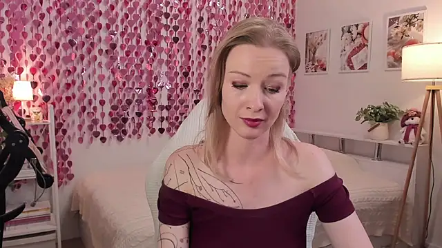 MissRightX online show from June 21, 9:45 am