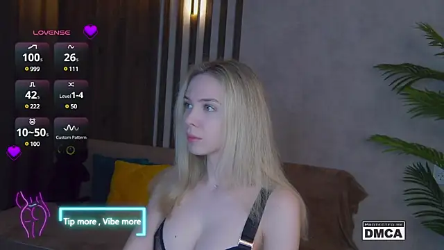 Holl1Would online show from March 22, 7:20 pm