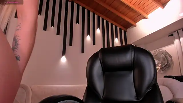 Snapshot of LexieWayne chatting on January 17, 2:08 am LexieWayne online show from January 17, 2:08 am