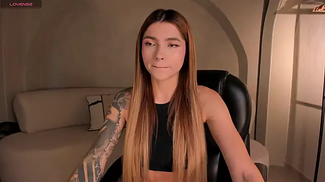 Snapshot of LexieWayne chatting on September 27, 12:43 pm LexieWayne online show from September 27, 12:43 pm