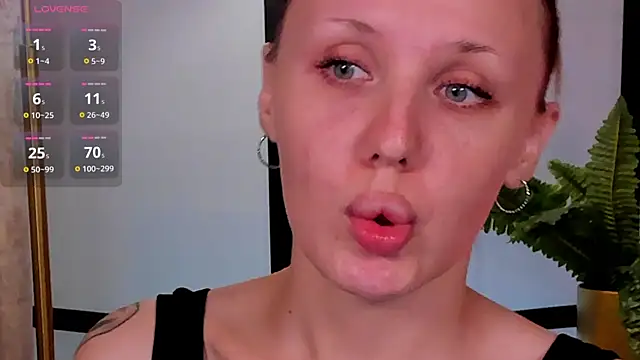 Snapshot of LianaFord chatting on May 8, 5:02 am LianaFord online show from May 8, 5:02 am
