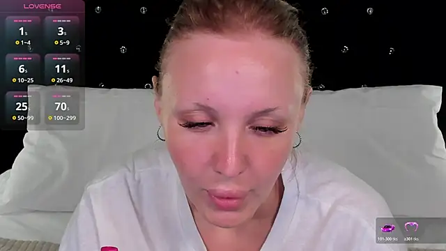 Snapshot of LianaFord chatting on June 1, 5:53 am LianaFord online show from June 1, 5:53 am