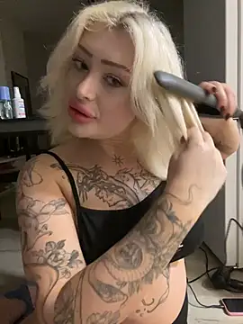 Snapshot of JennaLinn chatting on June 3, 11:32 pm JennaLinn online show from June 3, 11:32 pm
