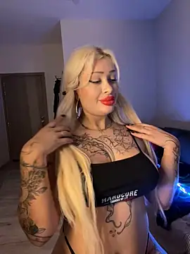 Snapshot of JennaLinn chatting on June 4, 11:33 pm JennaLinn online show from June 4, 11:33 pm