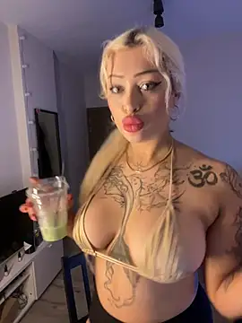 Snapshot of JennaLinn chatting on June 16, 5:59 pm JennaLinn online show from June 16, 5:59 pm