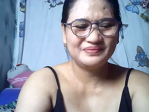 Snapshot of Amazing_Angel22 chatting on June 21, 10:34 pm Amazing Angel22 online show from June 21, 10:34 pm