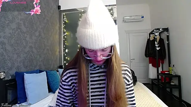 KateJonson online show from October 2, 6:20 am