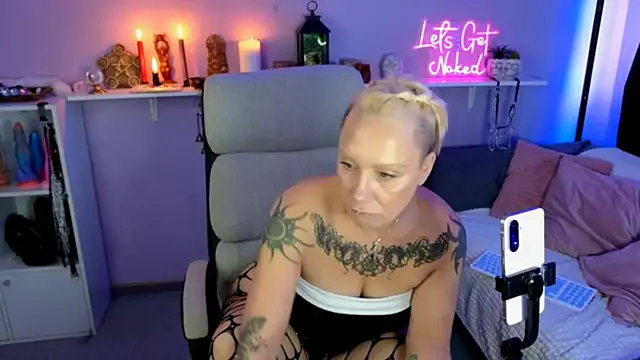 Snapshot of Jan_ina chatting on October 31, 10:27 am Jan ina online show from October 31, 10:27 am