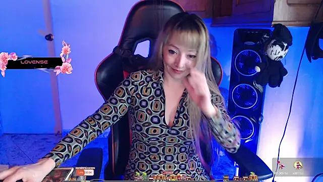 pink-2022 online show from December 3, 2:49 pm