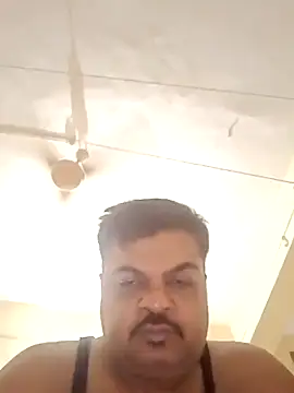 Snapshot of Desi_Londa_143 chatting on February 28, 1:37 am Desi Londa 143 online show from February 28, 1:37 am