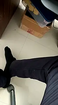 Snapshot of Desi_Londa_143 chatting on March 3, 11:44 am Desi Londa 143 online show from March 3, 11:44 am