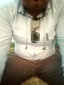 Snapshot of Desi_Londa_143 chatting on March 11, 1:34 pm Desi Londa 143 online show from March 11, 1:34 pm