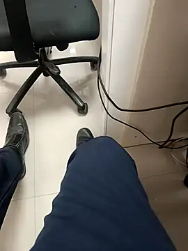 Snapshot of Desi_Londa_143 chatting on March 13, 6:37 am Desi Londa 143 online show from March 13, 6:37 am